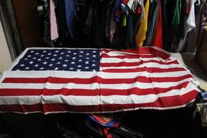 lot 289 image: American flag
