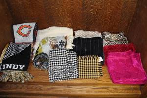 lot 293 image: Collection of scarfs