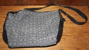 lot 305 image: Coach handbag