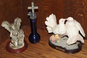 lot 307 image: vintage Meerchi Kissing Wedding Doves Figurine & a kneeling guardian angel figurine and more see pictures