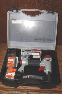 lot 312 image: a Central Pneumatic 18-Gauge 2-in-1 Air NailerStapler