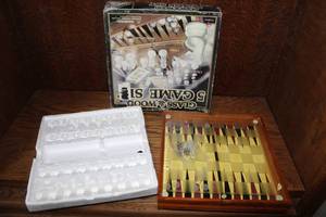 lot 325 image: Cardinal Glass & Wood Game Set