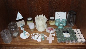 lot 327 image: Candles and home decor see pictures for details