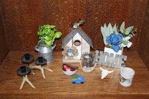 lot 330 image: collection of decorative spring and rustic-themed decor