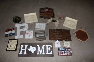lot 333 image: Wall decor see pictures for details