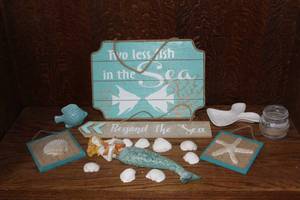 lot 337 image: Ocean themed decor