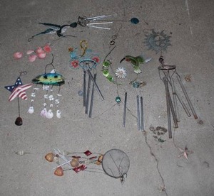 lot 353 image: Collection of wind chimes