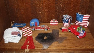 lot 354 image: assorted collection of red, white, and blue Americana and Texas-themed decor