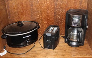 lot 358 image: Kitchen appliances