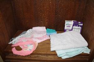 lot 364 image: Baby blankets and bibs