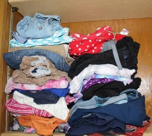 lot 385 image: Mix of small kids clothes