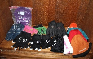 lot 418 image: Gloves and hats and more
