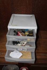 lot 405 image: 3-tier plastic storage tower with contents