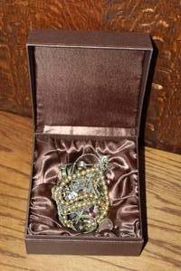lot 406 image: Box with jewelry pieces
