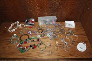 lot 421 image: Jewelry pieces for making jewelry