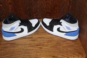 lot 395 image: a pair of Air Jordan 1 Mid University Blue  Black-White sneakers size 8.5 US