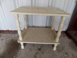 lot 43 image: White side table  18X 24X 24