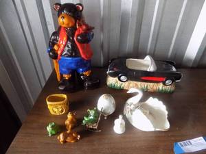 lot 45 image: CERAMICS -  Bears, Frogs, Cars plus