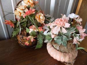lot 63 image: 2 floral arrangements