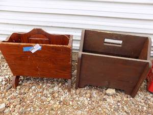 lot 99 image: Wooden magazine holder