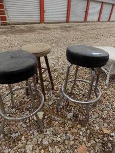 lot 104 image: 2 bar stools