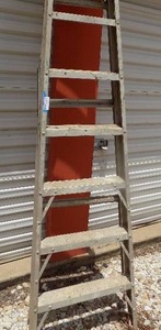 lot 93 image: 8 foot aluminum ladder