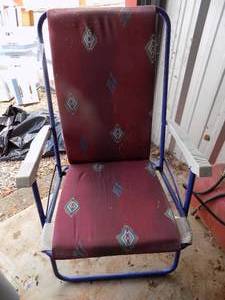 lot 116 image: Folding outdoor chair