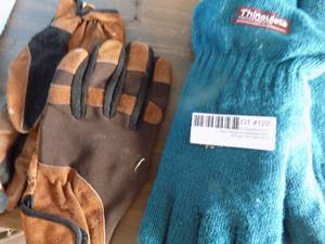 lot 122 image: Winter gloves