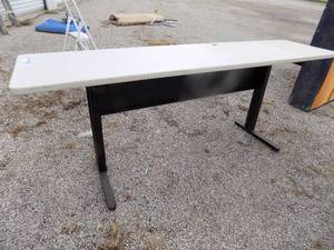 lot 125 image: 6FT LONG X 18 IN WIDE  X 28 HT