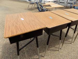 lot 160 image: 4 kid desks