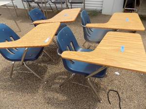 lot 162 image: 4 combo desks