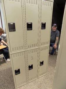 lot 166 image: Locker unit with 6 individual lockers