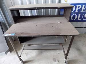 lot 183 image: Teacher desk