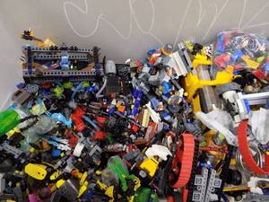 lot 17 image: Crate of Lego