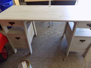 lot 204 image: WHITE DESK W  4 DRAWERS
