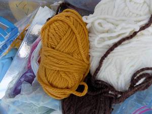 lot 209 image: Yarn,  knit quick,  cake platter plus