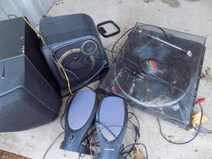 lot 232 image: Technics turn table with speaker