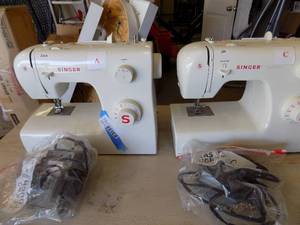 lot 250 image: Singer sewing machines Traditions  QTY 2
