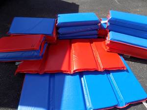 lot 252 image: Kids mats x 10
