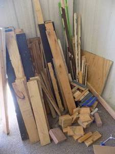 lot 264 image: Large  lot of wood