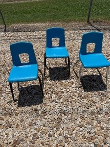 lot 127 image: small blue kids chairs   qty 3