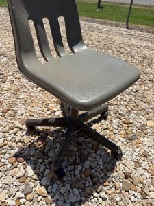 lot 28 image: VIRCO TASK CHAIRS - GRAY - QTY 6