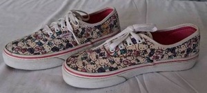 lot 75 image: Vans Hello Kitty Youth Size 3.5 Shoes