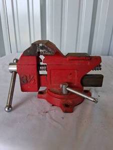 lot 89 image: 3 12 Bench Top Vice