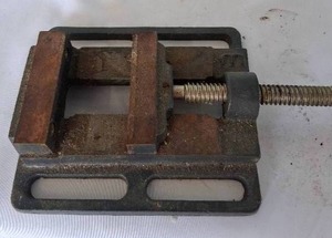 lot 93 image: Vintage Flat Drill Press Vice