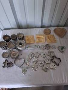 lot 107 image: Big Selection of Cookie Cutters, Molds and Tools