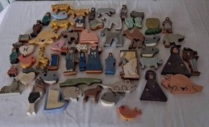 lot 133 image: Vintage Wooden Jigsaw Puzzle Pieces