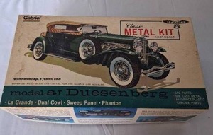 lot 135 image: Gabriel Classic Metal Model Kit SJ Duesenberg---Unknown if complete