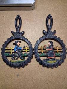 lot 156 image: Vintage Dalecraft Cast Iron Amish Trivets