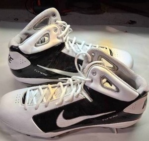 lot 160 image: Pair of Nike Flywire Size 16 Football Cleats--Great Condition